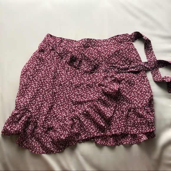 NWT Hollister - ultra high rise ruffle hem floral print skirt - Picture 2 of 4